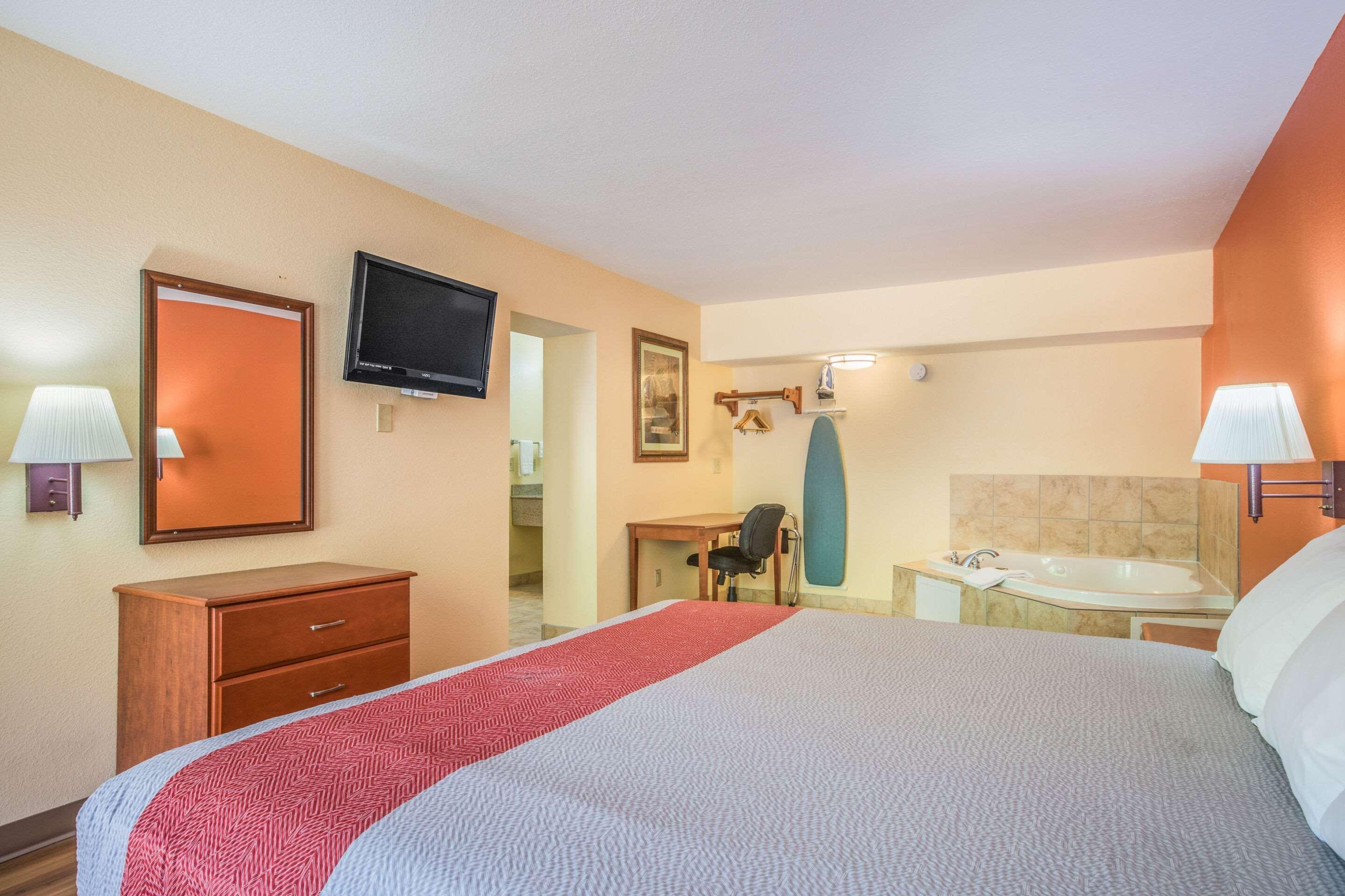 Rodeway Inn & Suites Macon Ngoại thất bức ảnh