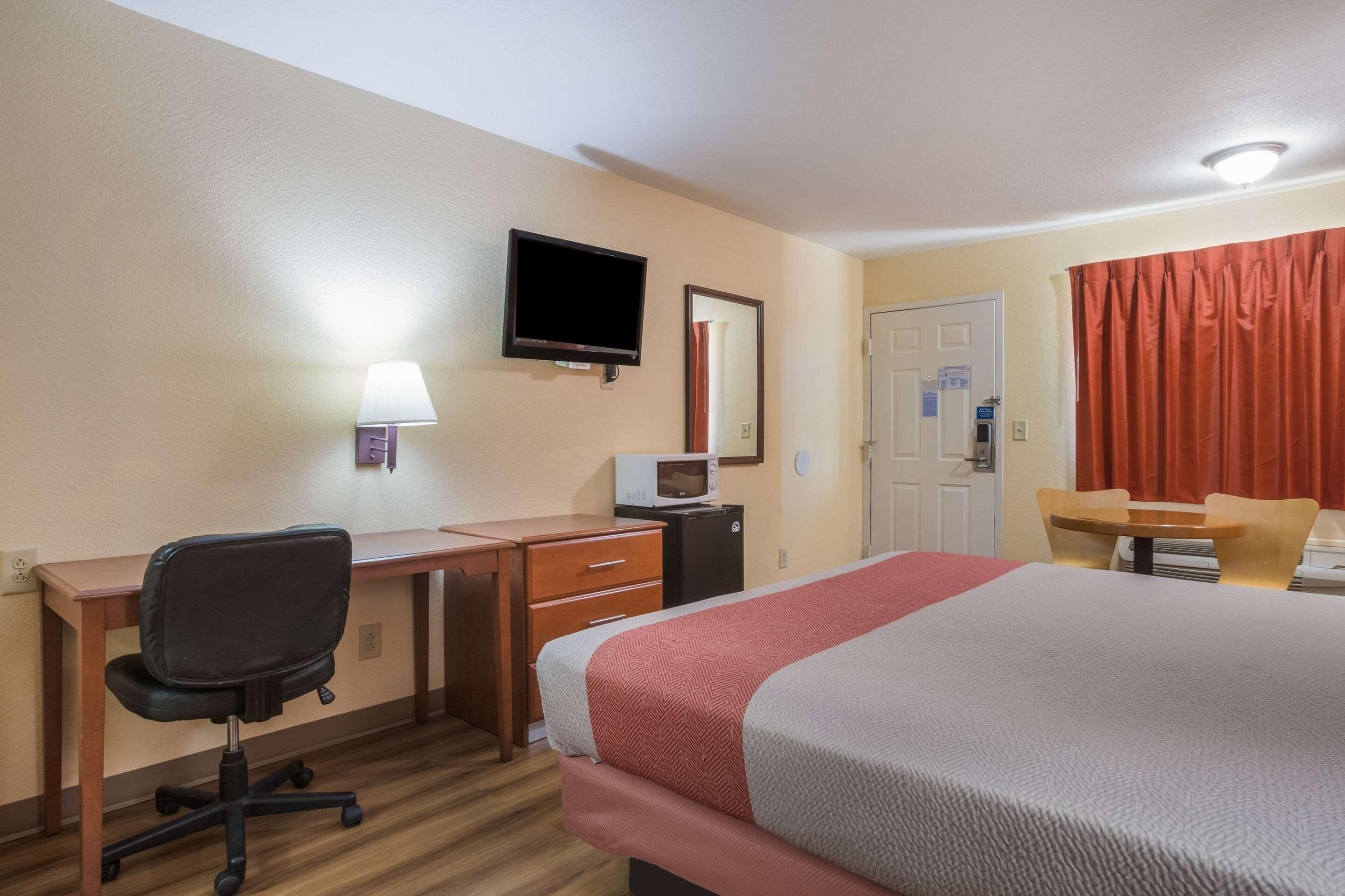 Rodeway Inn & Suites Macon Ngoại thất bức ảnh