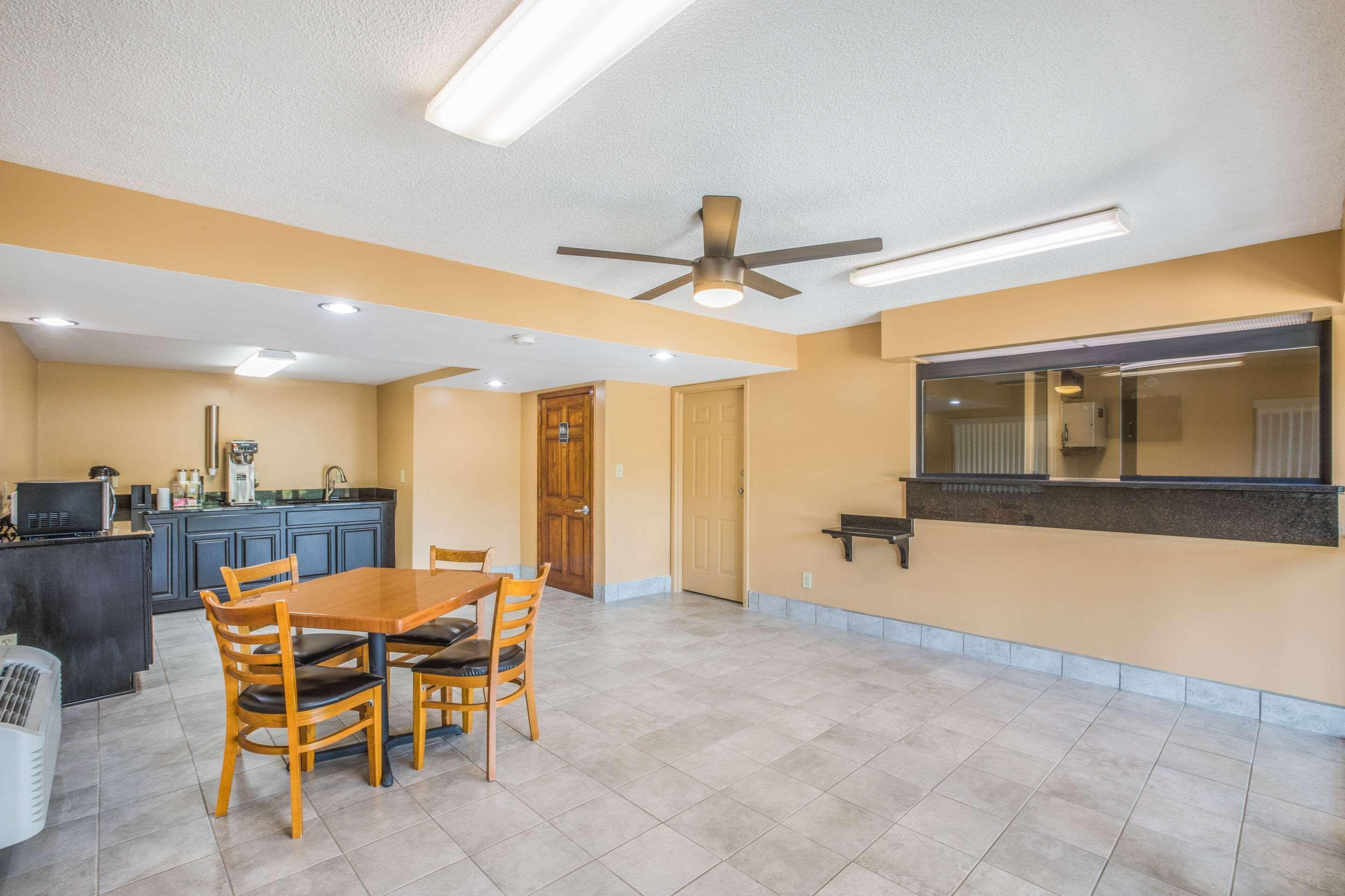 Rodeway Inn & Suites Macon Ngoại thất bức ảnh