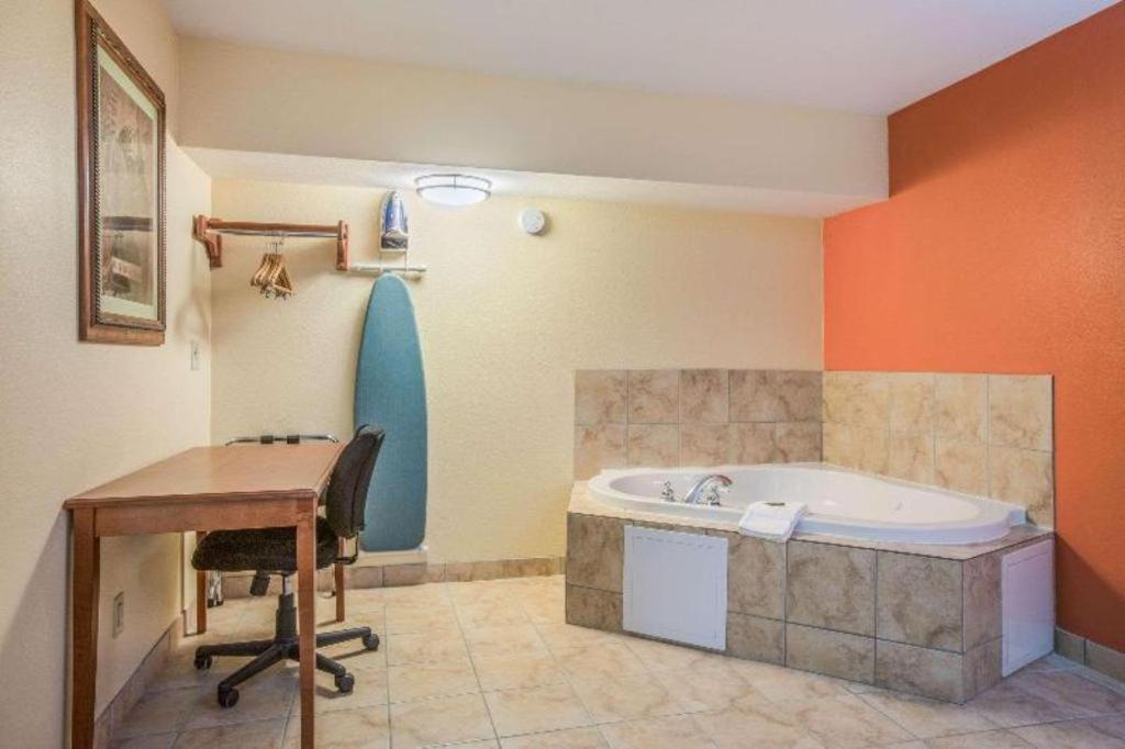 Rodeway Inn & Suites Macon Ngoại thất bức ảnh