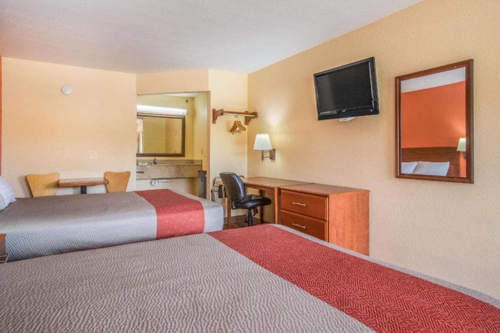 Rodeway Inn & Suites Macon Ngoại thất bức ảnh