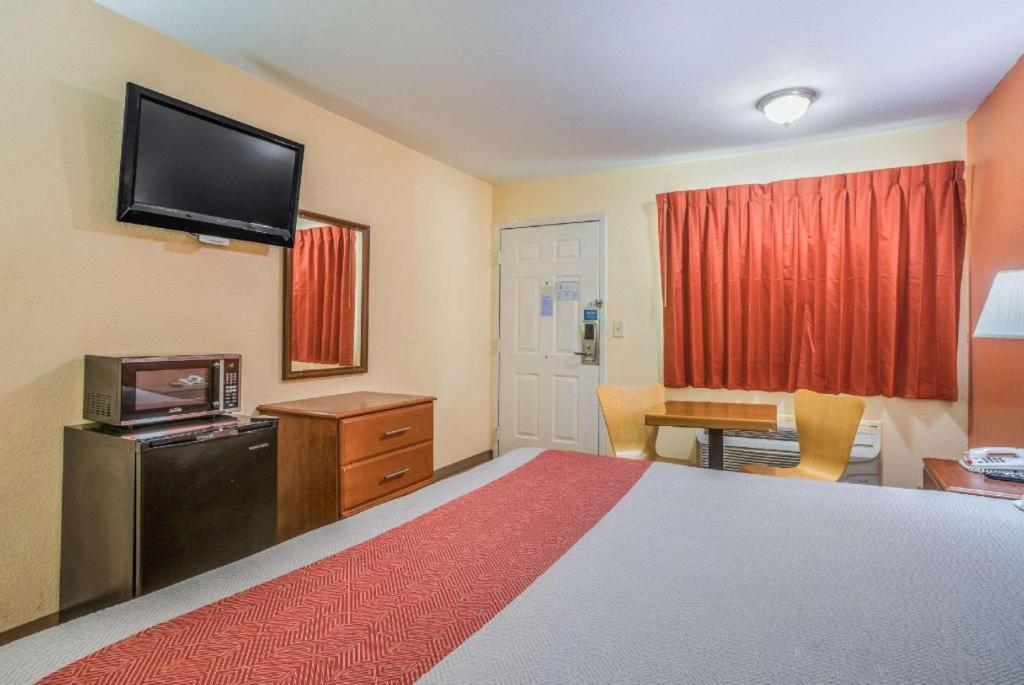 Rodeway Inn & Suites Macon Ngoại thất bức ảnh