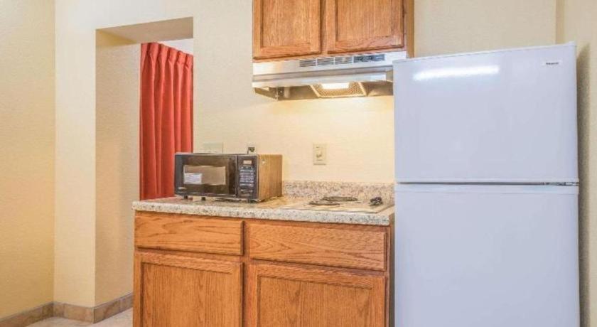 Rodeway Inn & Suites Macon Ngoại thất bức ảnh