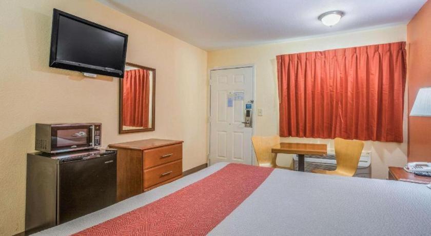 Rodeway Inn & Suites Macon Ngoại thất bức ảnh